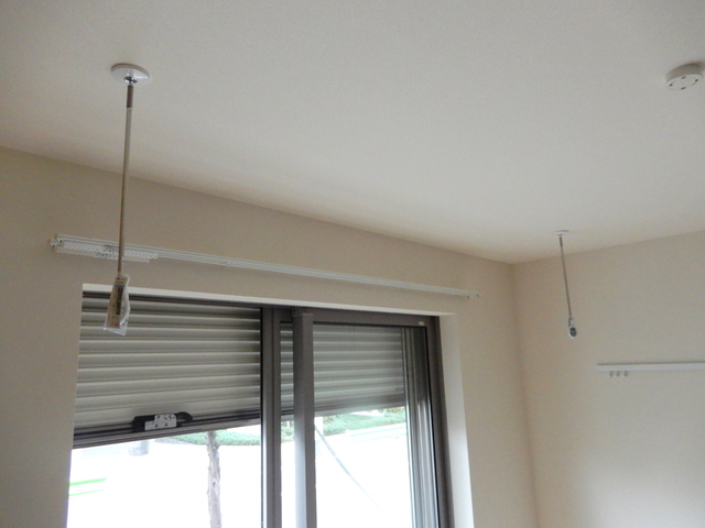 その他設備　室内物干フック＆防犯シャッター