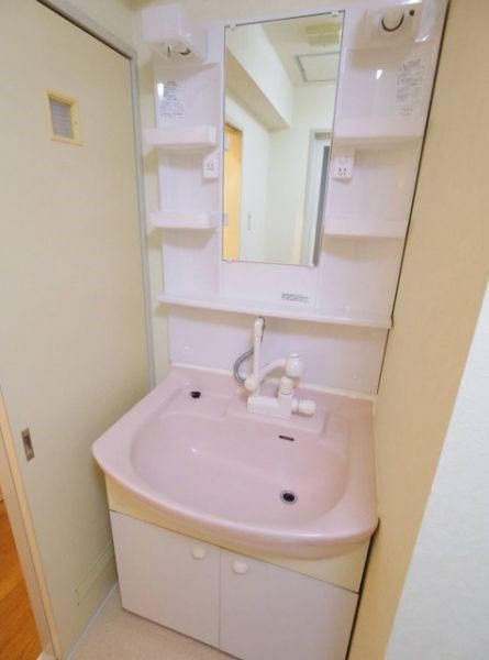 洗面設備　独立洗面台完備です。