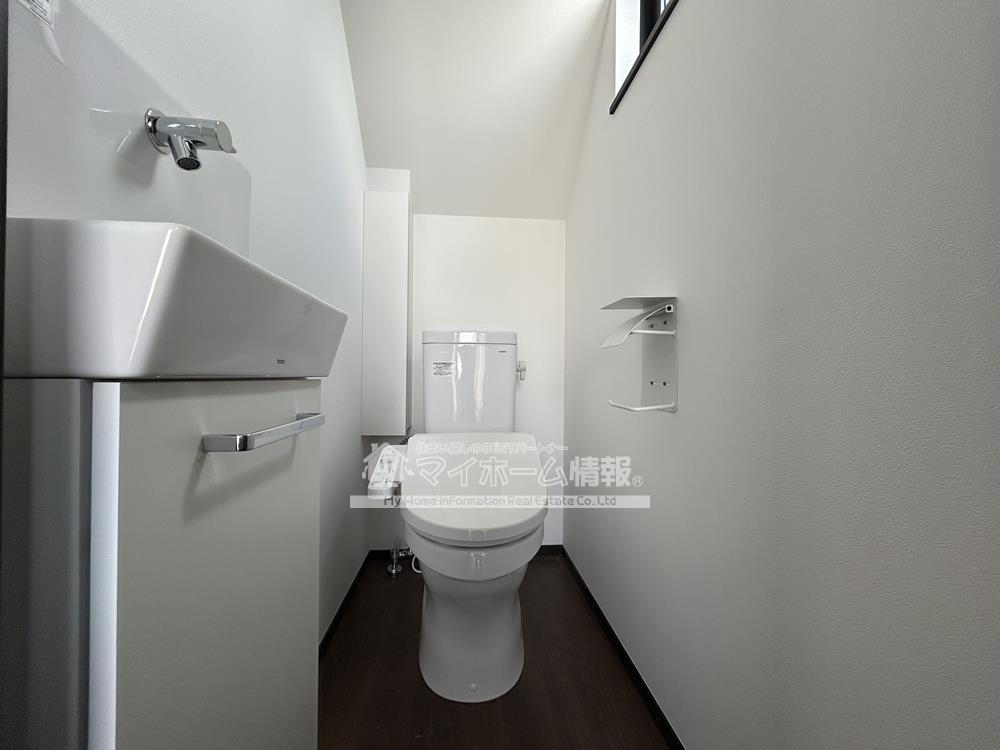 トイレ　※内観写真はK号を引用しており、内装が異なる場合がございます