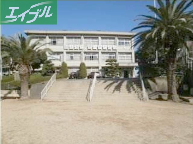 小学校　倉敷市立旭丘小学校（小学校）まで702m