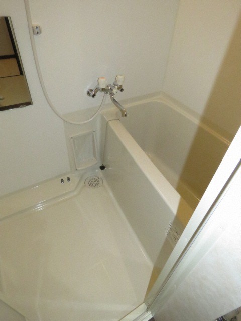 バス・シャワールーム　落ち着いた空間のお風呂です