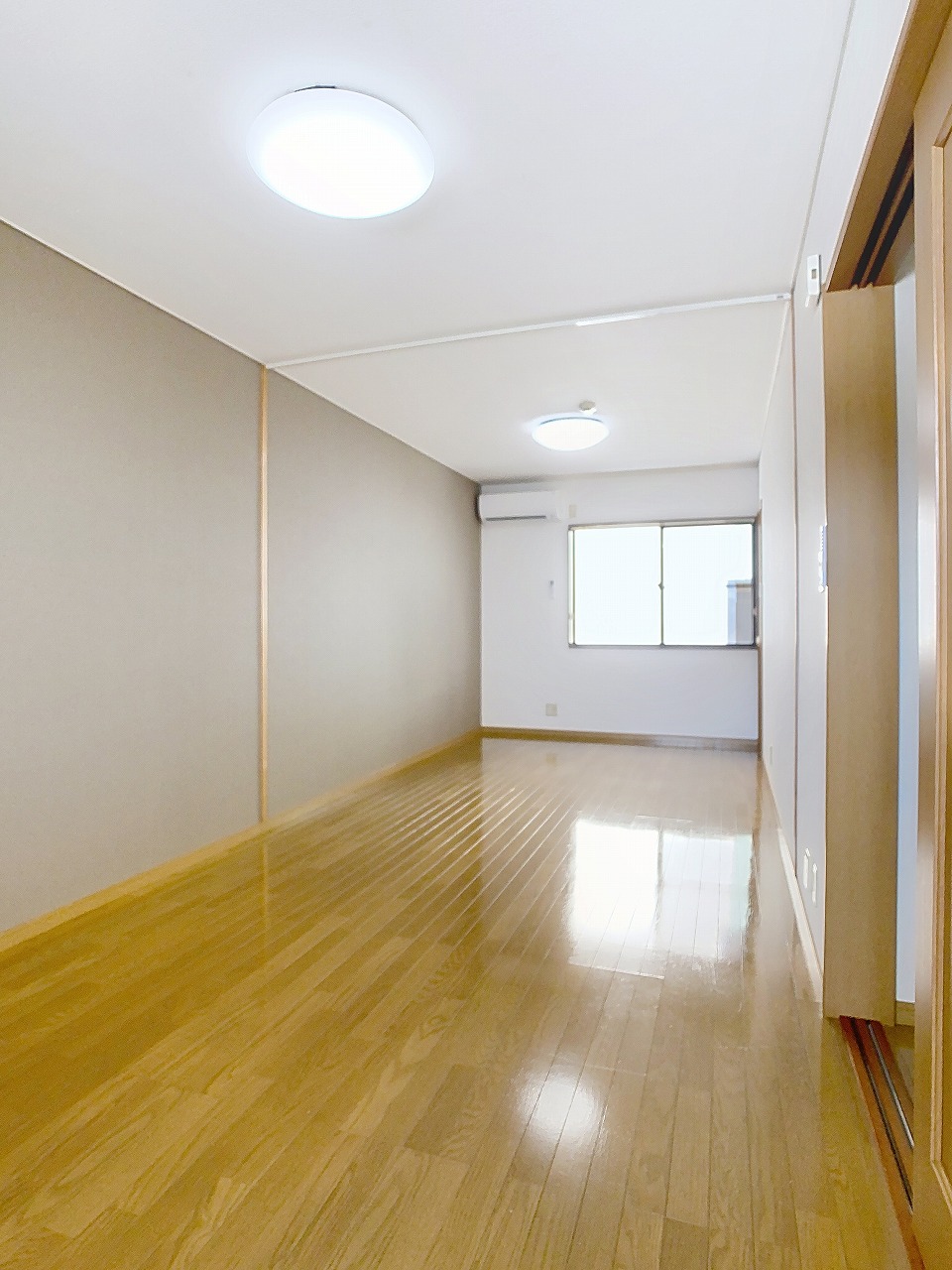 居室・リビング　別号室の写真。写真・図面と現況に差異がある場合、現状優先。