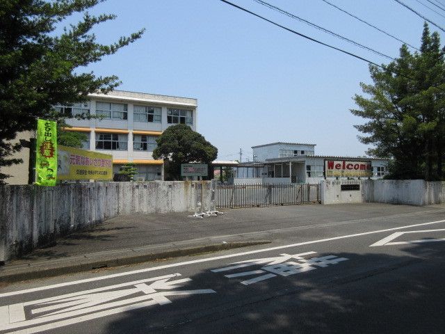 小学校　荒尾市立中央小学校（小学校）まで550m