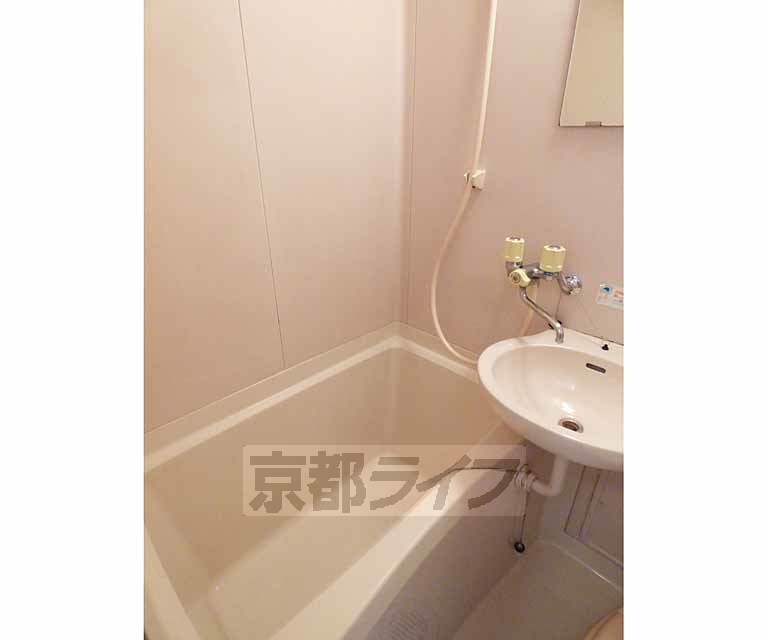 バス・シャワールーム　きれいなお風呂です。。