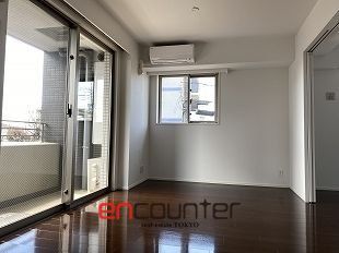 居室・リビング　※同マンション別室参考写真