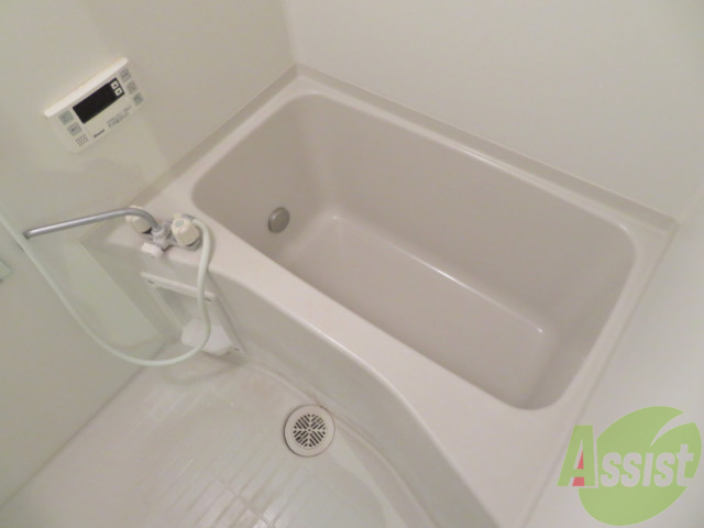 バス・シャワールーム　お風呂場は、浴槽が有りとても嬉しいですね。