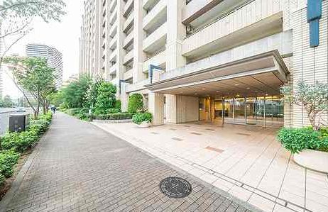 エントランス　落ち着いたエントランスです