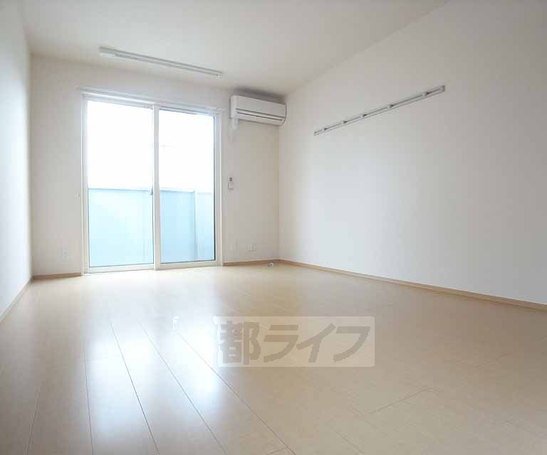 居室・リビング　明るい室内になっております。