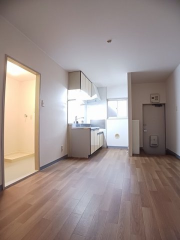 居室・リビング　内装は落ち着いています