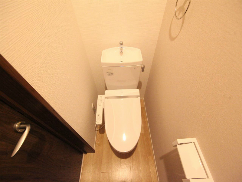 トイレ　温水洗浄暖房便座付トイレ　イメージ写真