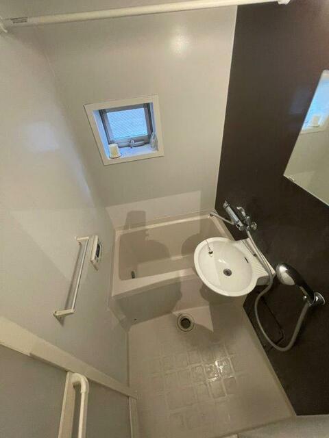 バス・シャワールーム　?