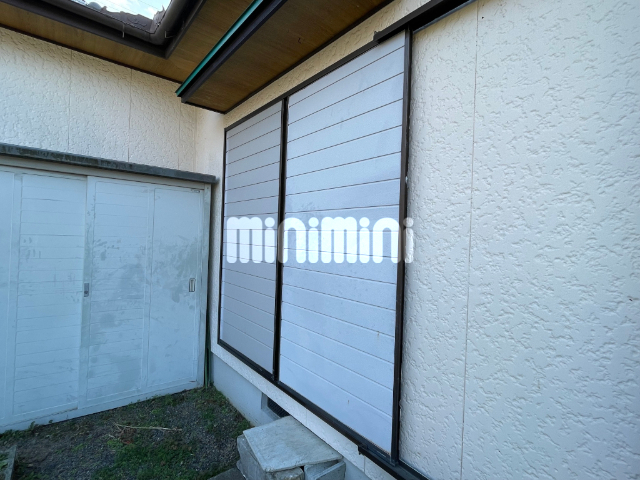 セキュリティ　雨戸