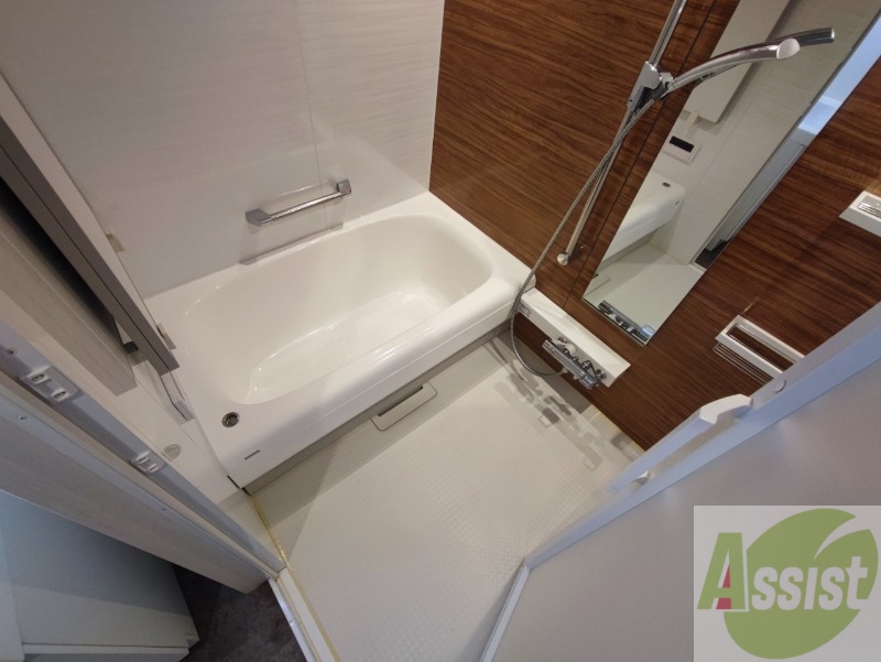 バス・シャワールーム　お風呂になります。一日の疲れを癒してくださいね。