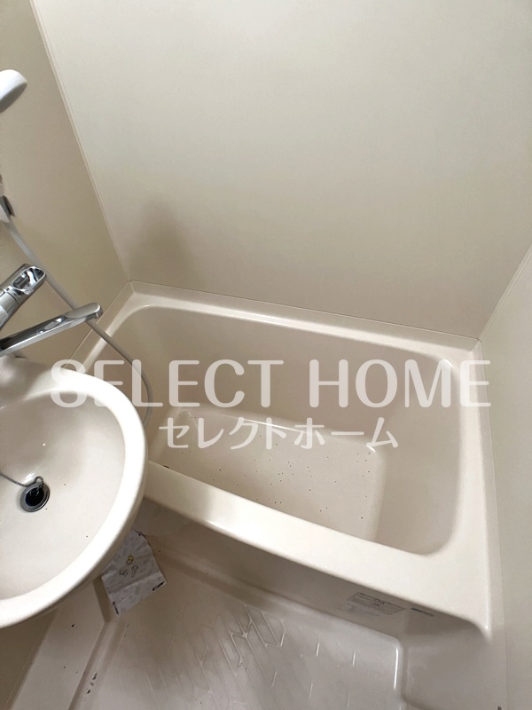 バス・シャワールーム　コンパクトで使いやすいお風呂です