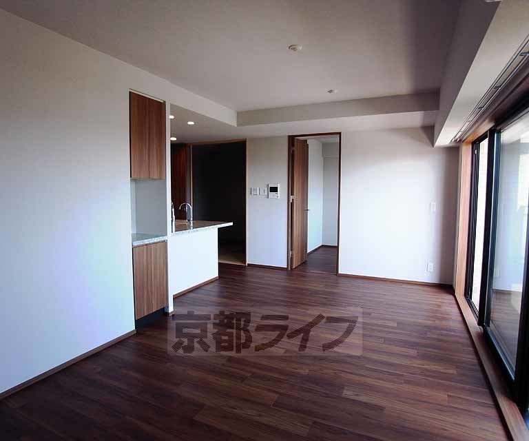 居室・リビング　風通しと日当たりと景色のよい贅沢な部屋です。