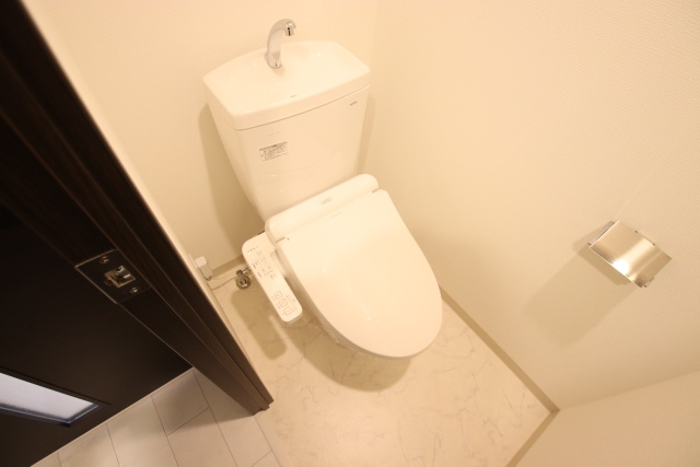 トイレ　※別室の参考写真の為、現況優先です。