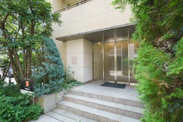 エントランス　落ち着いたエントランスです