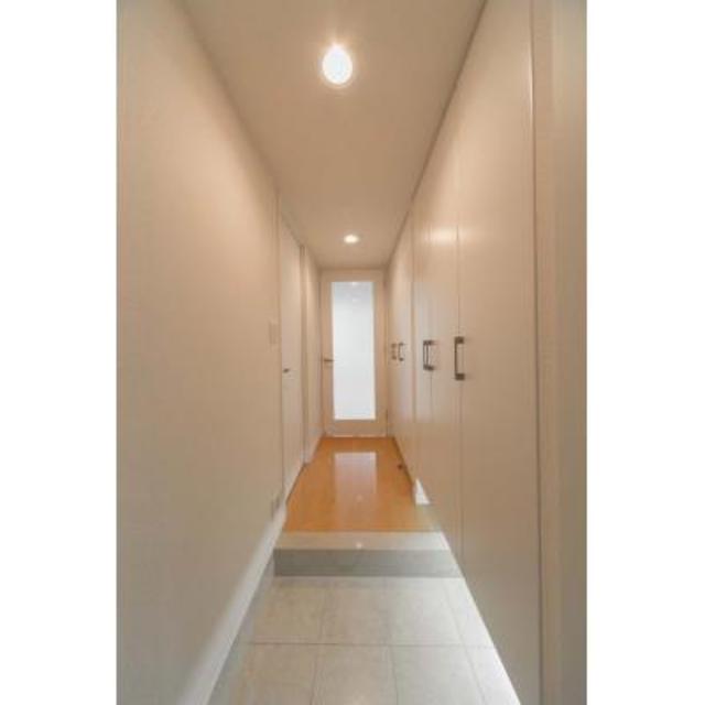 玄関　※写真は同タイプ住戸です。