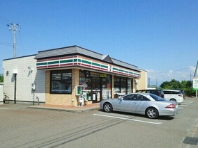 コンビニ　セブンイレブン与板並柳店（コンビニ）まで600m