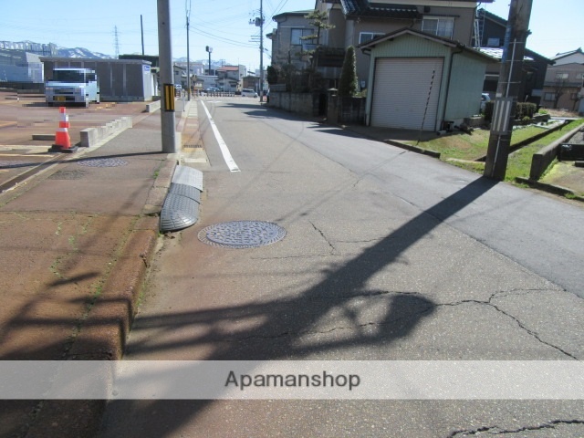 その他　前面道路（その他）まで0m