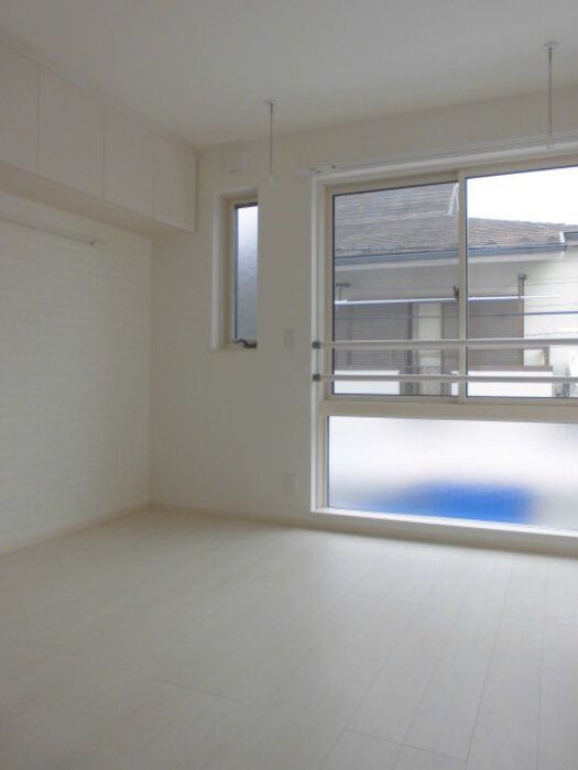 居室・リビング　☆明るい洋室☆