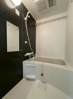 バス・シャワールーム　浴室乾燥機付きバス。