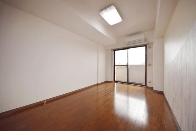 居室・リビング　※同建物別号室参考写真