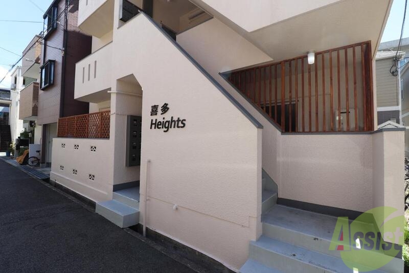 エントランス　モダンな感じの外観です。