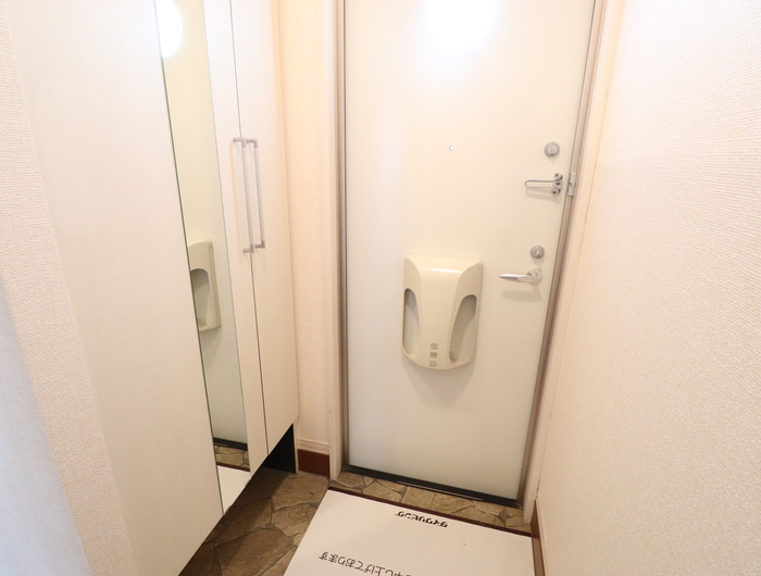 玄関　※同タイプの部屋写真です