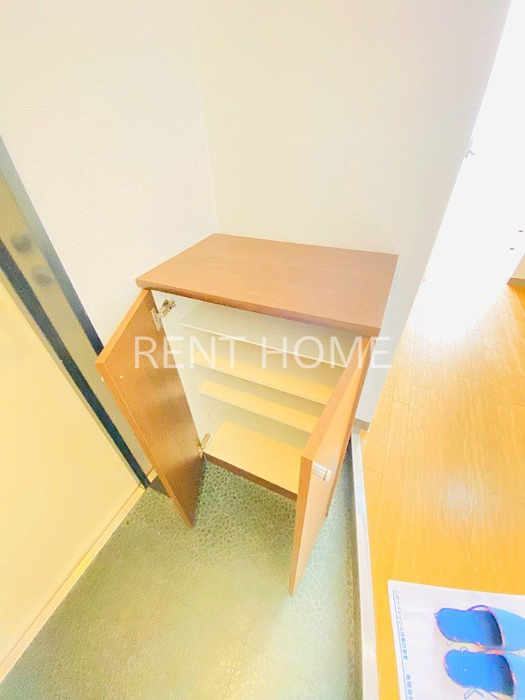 玄関　下駄箱付