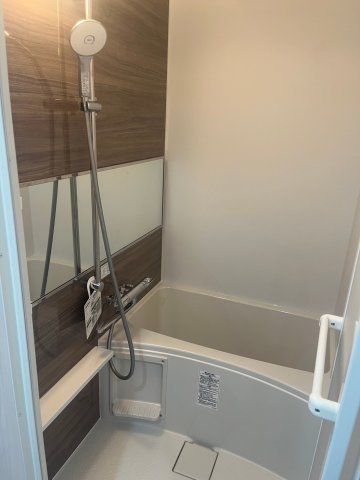 バス・シャワールーム　落ち着いた空間のお風呂です