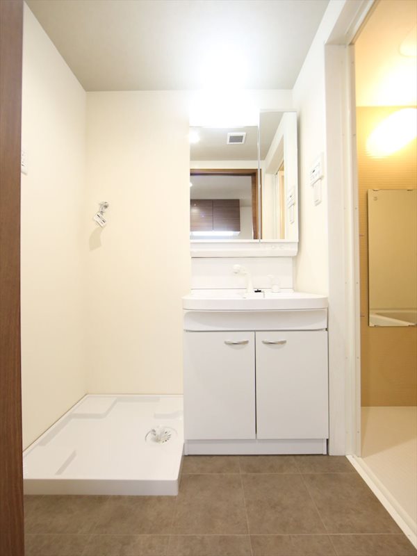 洗面設備　脱衣所　独立洗面台（シャンプードレッサー付）