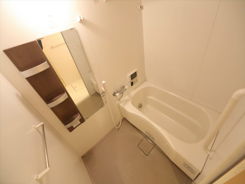 バス・シャワールーム　浴室暖房乾燥機　洋室ＴＶ付　追い焚き付お風呂