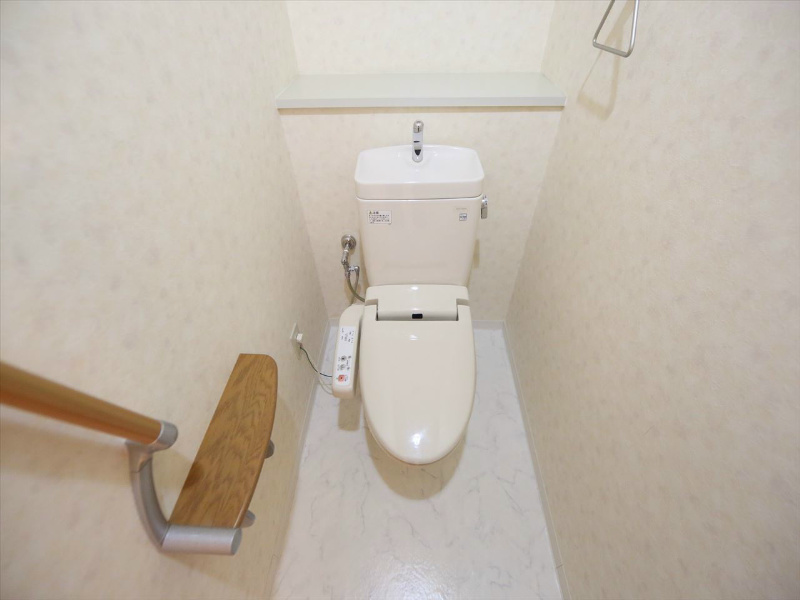 トイレ　温水洗浄便座付トイレ