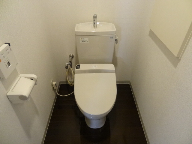 トイレ　温水洗浄便座つき