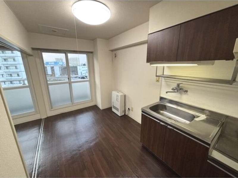 居室・リビング　退去予定につき同タイプ別号室の画像です。