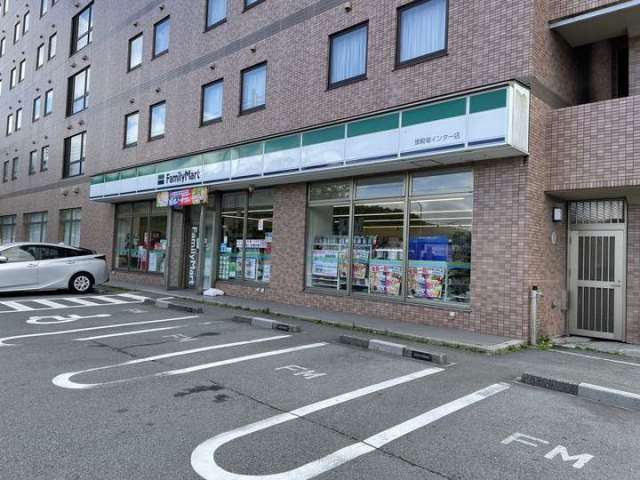 コンビニ　ファミリーマート御殿場インター店（コンビニ）まで917m