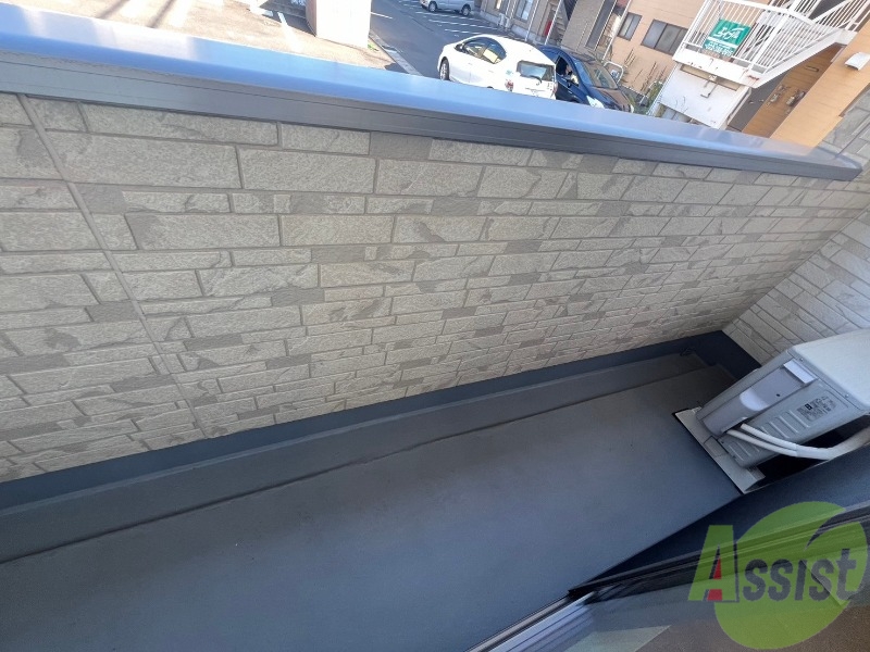 バルコニー　バルコニーは天気の良い日には洗濯物もよく乾きそうですね。