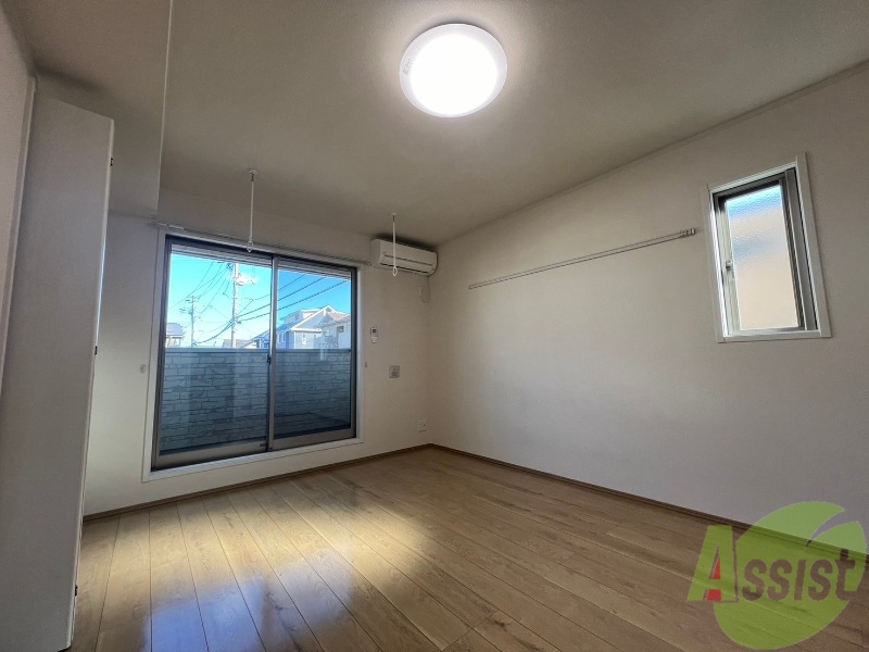 居室・リビング　南東向きのお部屋でリビングにはしっかり日差しが入ります。