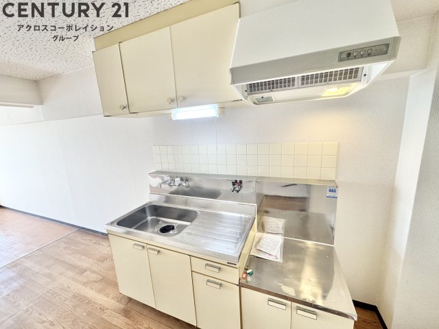 キッチン　収納棚つきで便利なキッチンです！