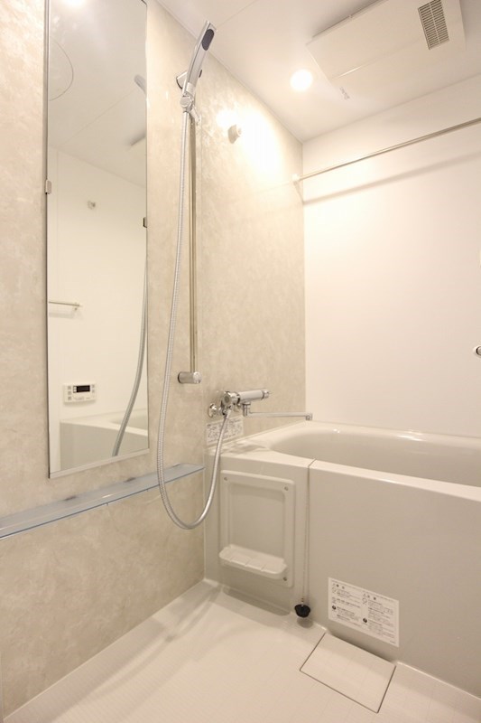 バス・シャワールーム　浴室※別号室の参考写真になります。
