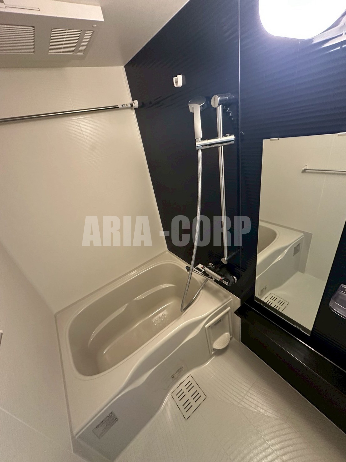 バス・シャワールーム　浴室乾燥付き◎お洒落なバスルーム♪