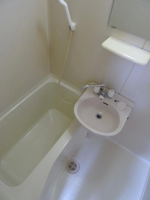 バス・シャワールーム　バス・トイレ別！