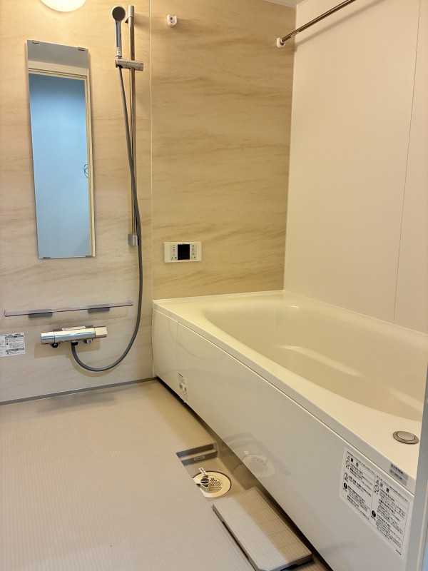 バス・シャワールーム　落ち着いた空間のお風呂です