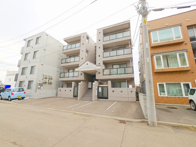 建物外観　インターネット無料でトランクルームがあるマンションです♪