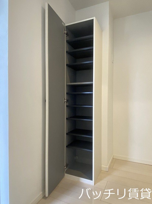 玄関　同型タイプの為、現状を優先いたします。