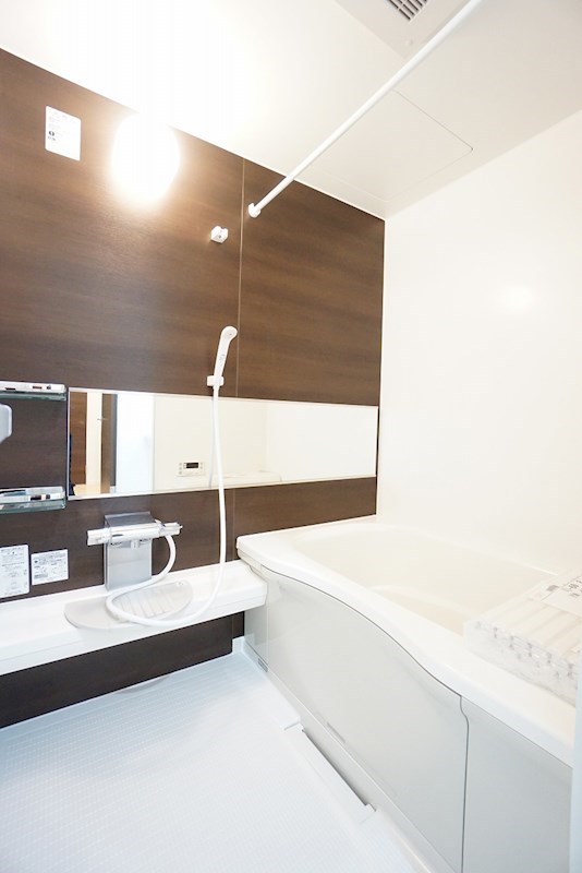 バス・シャワールーム　浴室乾燥機、追い焚き機能付きの浴室