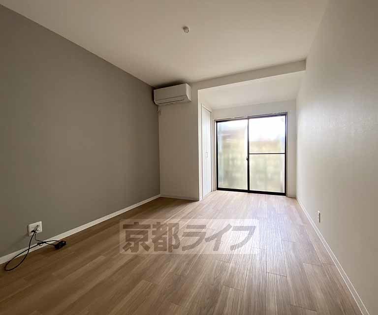 居室・リビング　落ち着いた雰囲気のお部屋です