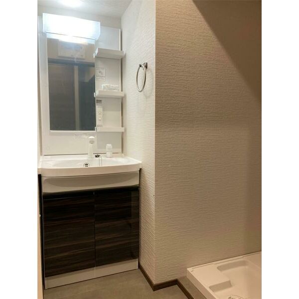 洗面設備　明るい洗面所です☆