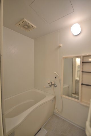 バス・シャワールーム　※同建物別部屋参考写真です。